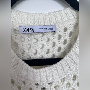 Gillet en maille Zara blanc et bleu fleuri